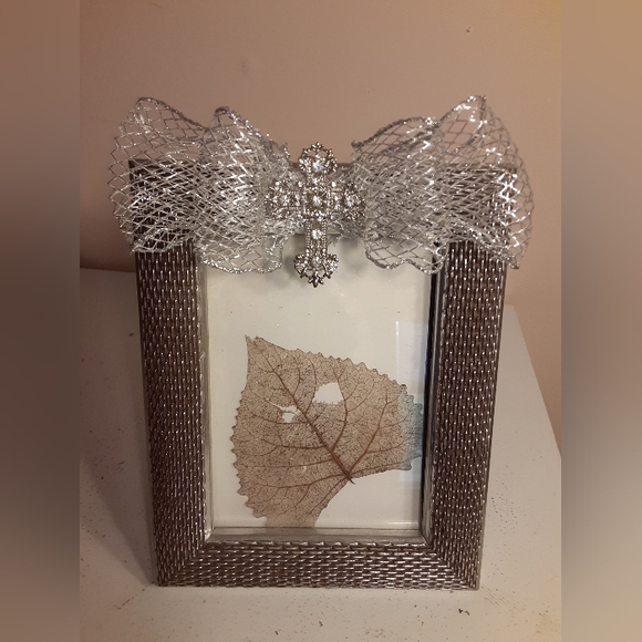 Set of two 5 by 7 picture frames - Picture 2 of 7